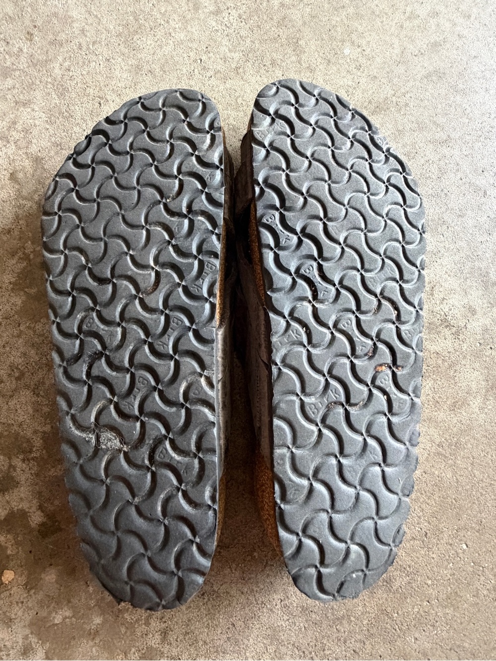 Birkenstock Men's Textured Gray Leather Crossover Slide Sandals - Picture 3 of 4
